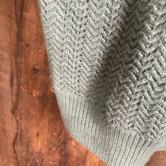 Nicole Miller Mint Green Knit Oversized Sweater - Size X-Small - Picture 6 of 12